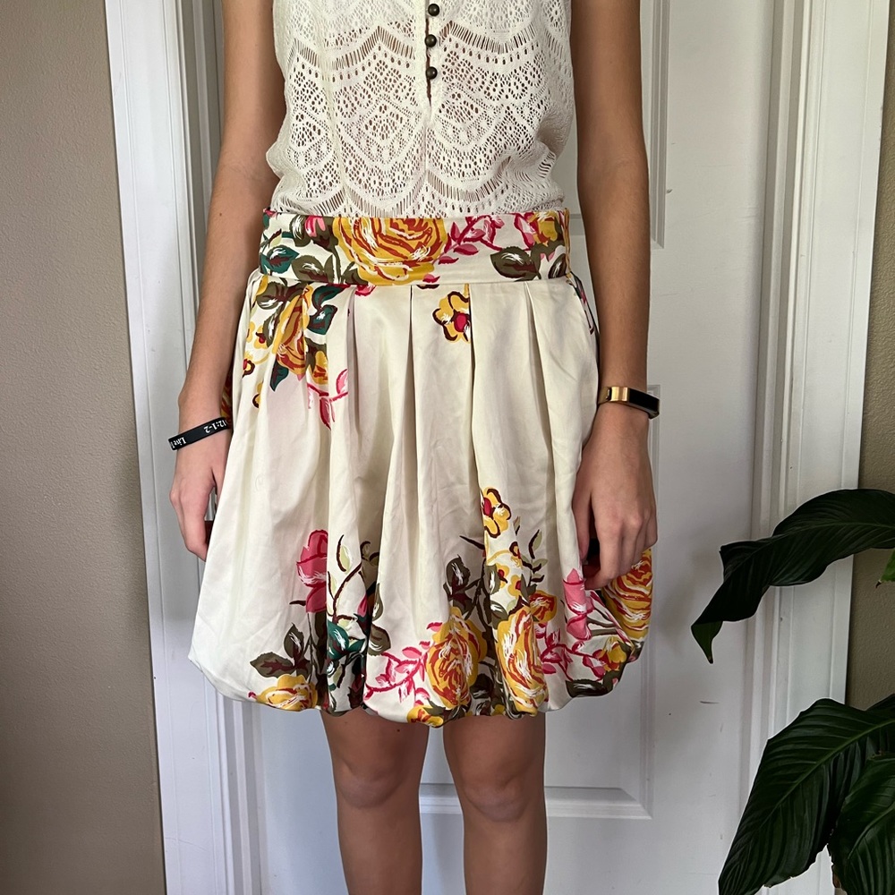 Forever 21 Flowers mini skirt. Size L